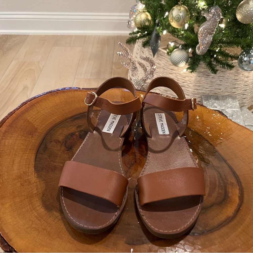 Steve Madden tab sandals